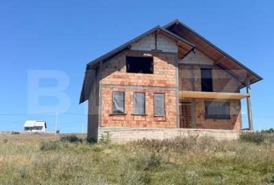 Casă cu 5 camere cu Teren 1000 Mp în Central