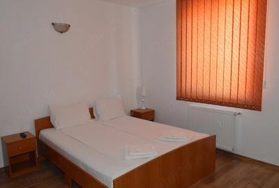 Casă cu 8 camere cu Teren 1200 Mp în Sânmartin