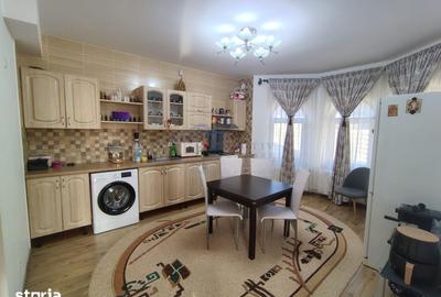Casă cu 7 camere cu Teren 800 Mp în Șcheia