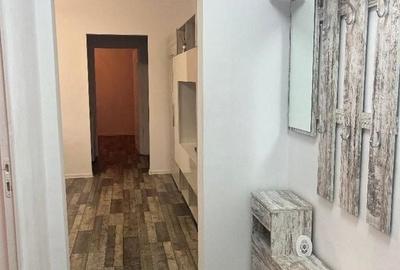 Apartament cu 3 camere semidecomandat în Dacia