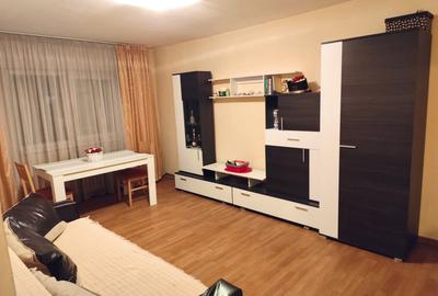 Apartament cu 3 camere decomandat în Cetate