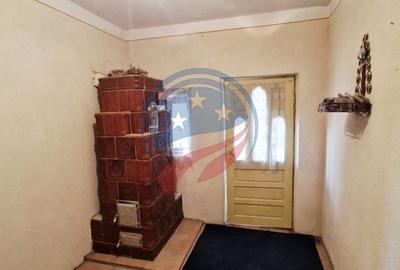 Casă cu 3 camere în Brădești