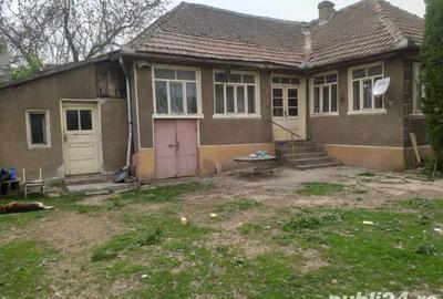 Casă cu 3 camere în Păuliș