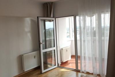Apartament cu 3 camere decomandat în Crângași