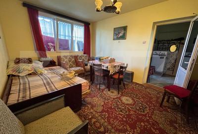 Apartament cu 2 camere semidecomandat, mobilat în Micro 4