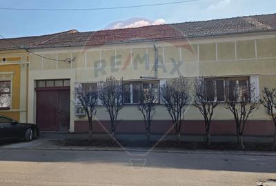 Casă cu 5 camere cu Teren 1010 Mp în Ultracentral - 1