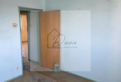 Apartament cu 3 camere semidecomandat în Câmpia Libertății