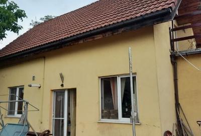 Casă cu 4 camere cu Teren 748 Mp în Cristian - 1