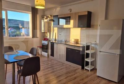 Apartament cu 2 camere semidecomandat, mobilat în Florești