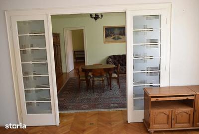 Apartament cu 4 camere în Central