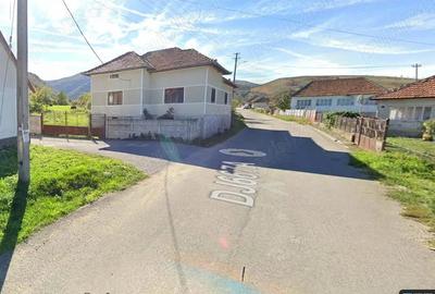 Casă cu Teren 5700 Mp în Central