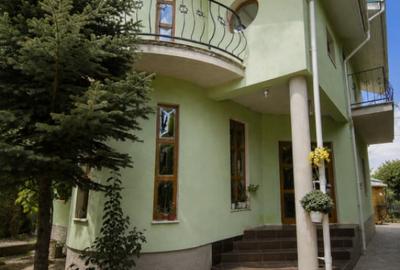 Casă cu 5 camere cu Teren 527 Mp în Preajba