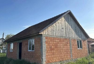 Casă cu Teren 1400 Mp în Central