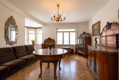 Apartament cu 3 camere decomandat în Centrul Istoric