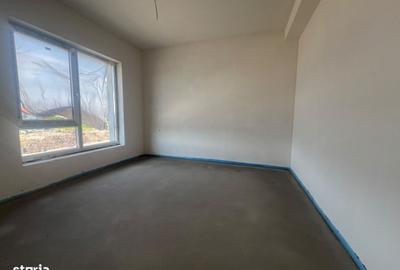 Casă cu 4 camere în Șura Mică