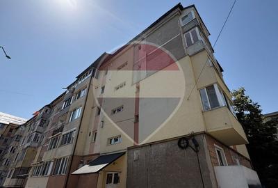 Apartament cu 4 camere semidecomandat în Traian