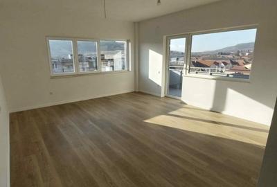 Apartament cu 3 camere semidecomandat în Baciu - 2