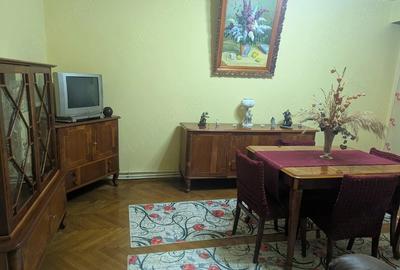 Apartament cu 4 camere decomandat în Central