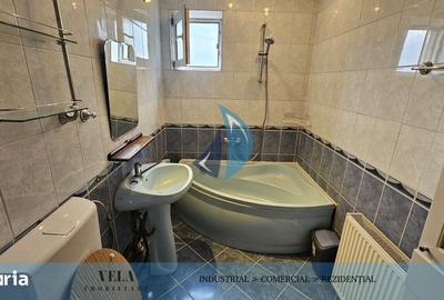 Apartament cu 3 camere decomandat în Cornișa