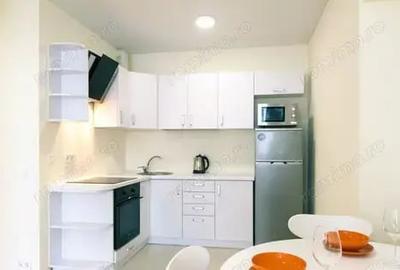 Apartament cu 2 camere decomandat în Tractorul