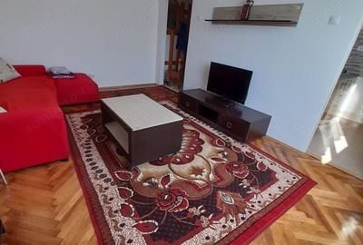 Garsonieră decomandată în Titan