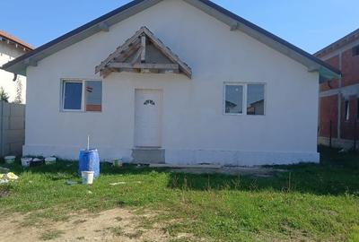 Casă cu 3 camere în Central