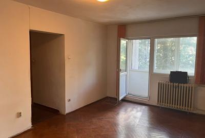 Apartament cu 4 camere semidecomandat în Moșilor
