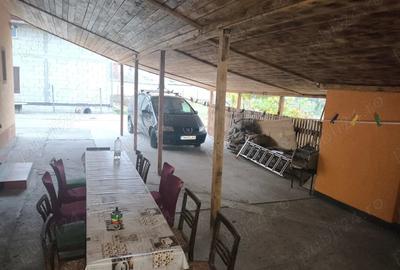 Casă cu 5 camere cu Teren 1439 Mp în Central