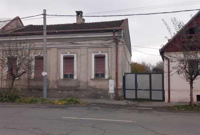 Casă cu 4 camere în Central