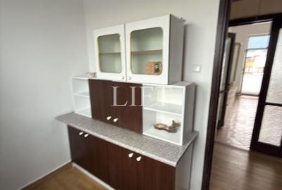 Apartament cu 2 camere decomandat în Tractorul