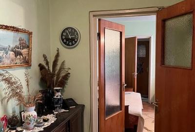 Apartament cu 3 camere semidecomandat, mobilat în Brâncoveanu