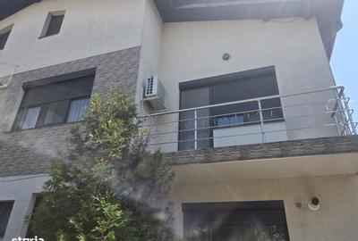 Casă cu 4 camere semidecomandat în Central