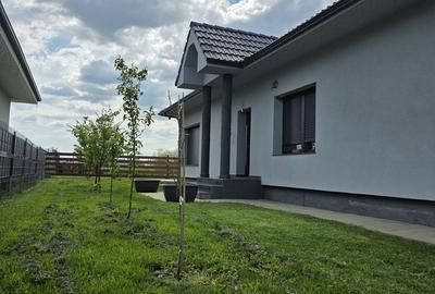 Casă cu 4 camere cu Canalizare în Unirea - 2