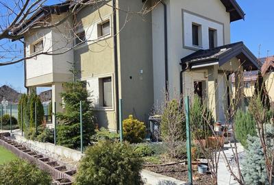 Casă cu 4 camere în Central