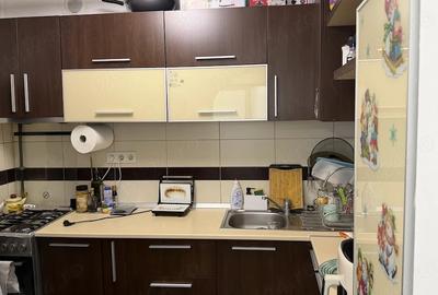 Apartament cu 3 camere decomandat în Tineretului