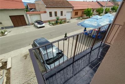 Apartament cu 3 camere decomandat în Bozovici