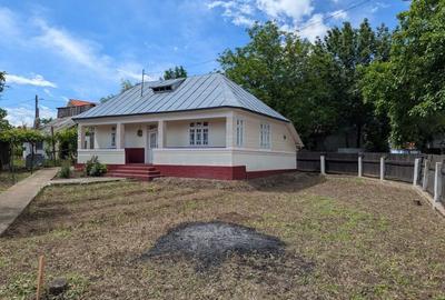 Casă cu 3 camere în Păunești