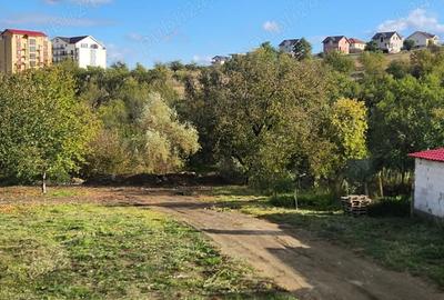 Teren de 2000 mp, în Central - 3