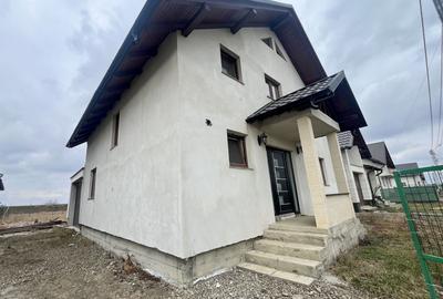 Casă cu 4 camere cu Teren 600 Mp în Central