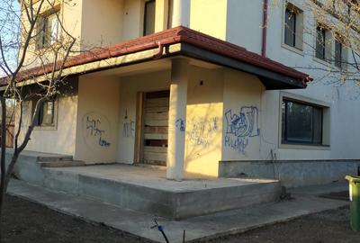 Casă cu 11 camere cu Canalizare în Brănești - 55