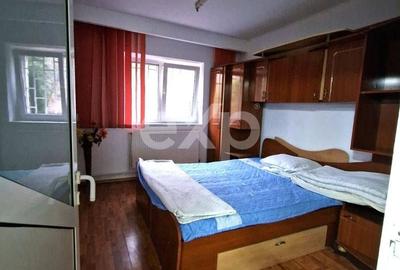 Apartament cu 4 camere decomandat în Micro 12