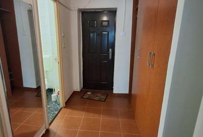 Garsonieră decomandată în Virtuții