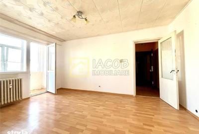 Apartament cu 3 camere semidecomandat în Republicii