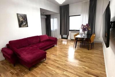 Apartament cu 3 camere semidecomandat, mobilat în Universitate
