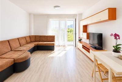 Apartament cu 3 camere decomandat, mobilat în Tractorul