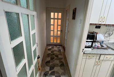 Apartament cu 3 camere decomandat în Cornișa