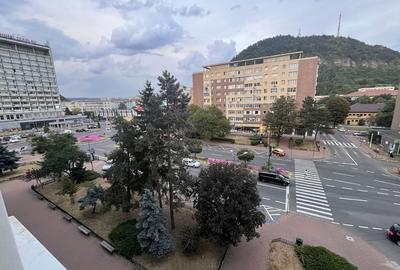 Apartament cu 3 camere semidecomandat în Ultracentral