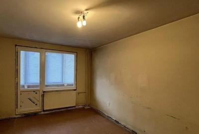 Apartament cu 4 camere decomandat în Astra