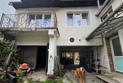 Casă cu 4 camere în Central