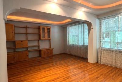 Apartament cu 4 camere decomandat în Micro 20